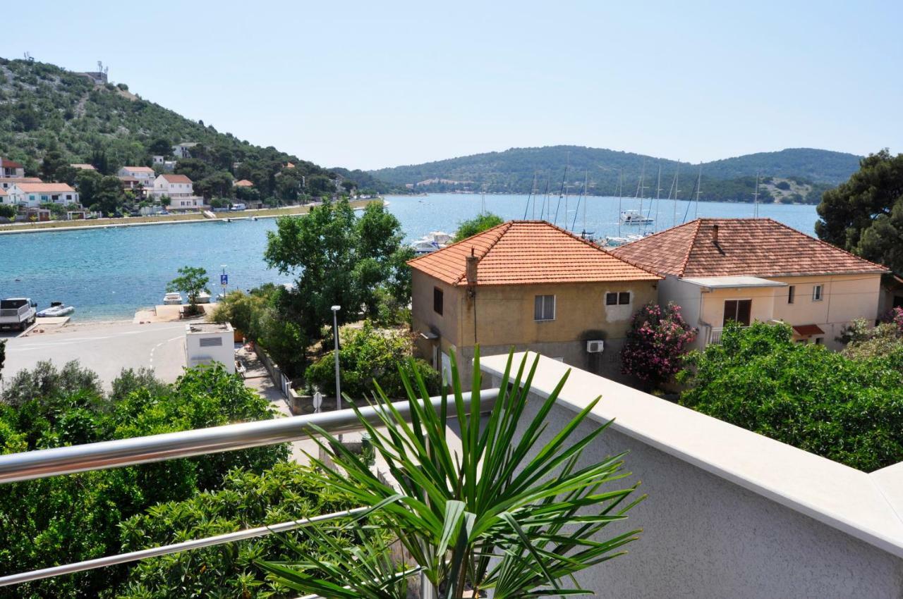 Anemos Apartman Tisno Exterior photo